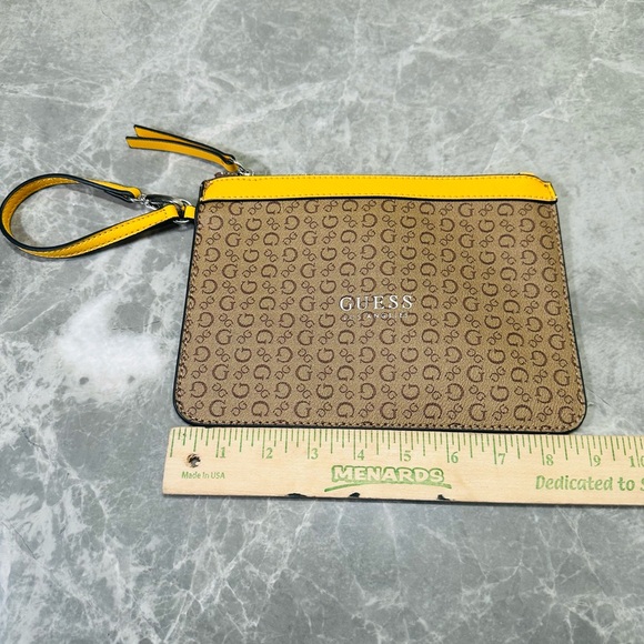 Guess Large Tan Yellow Leather Wristlet/Clutch, Zip Closure - Picture 2 of 3